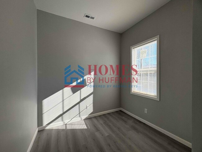 Building Photo - Two Bedroom House | Completely Updated