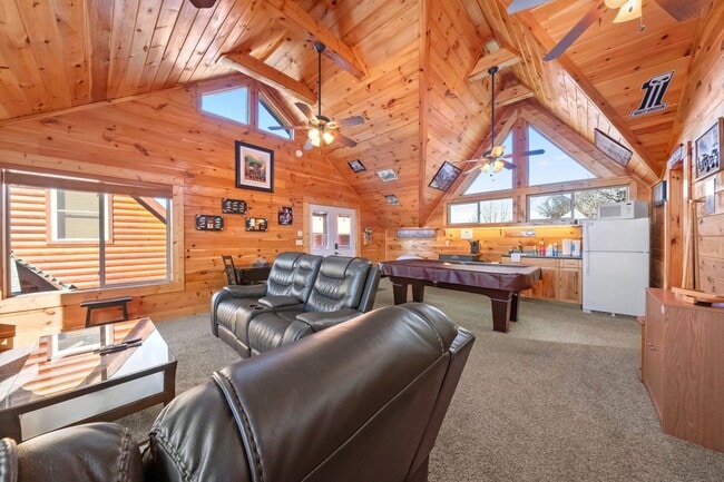 Building Photo - Sevierville 37876 - 3 bedroom, 3.5 Bath, 2486 sq. ft. Cabin and a 672 sq. ft. Studio above garage...