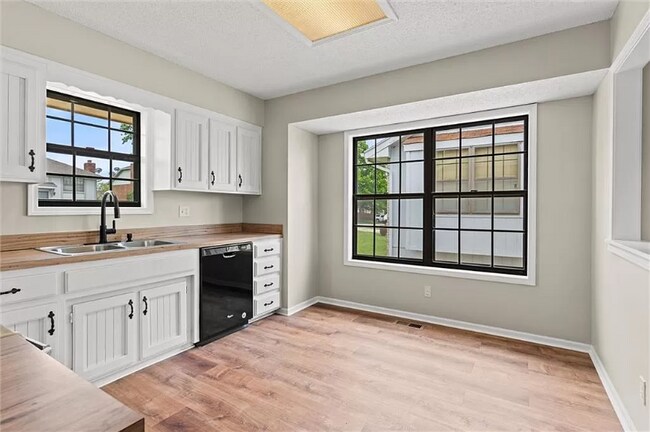 Building Photo - 8925 Armstrong Ave