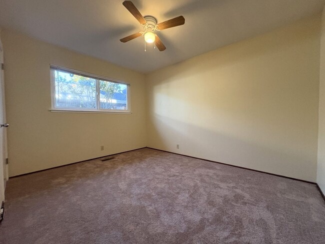 Building Photo - Charming 2-Bedroom Duplex Unit in Redwood City – Prime Location!