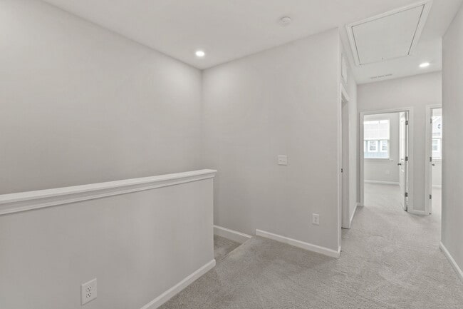 Building Photo - 1039 Commack Dr