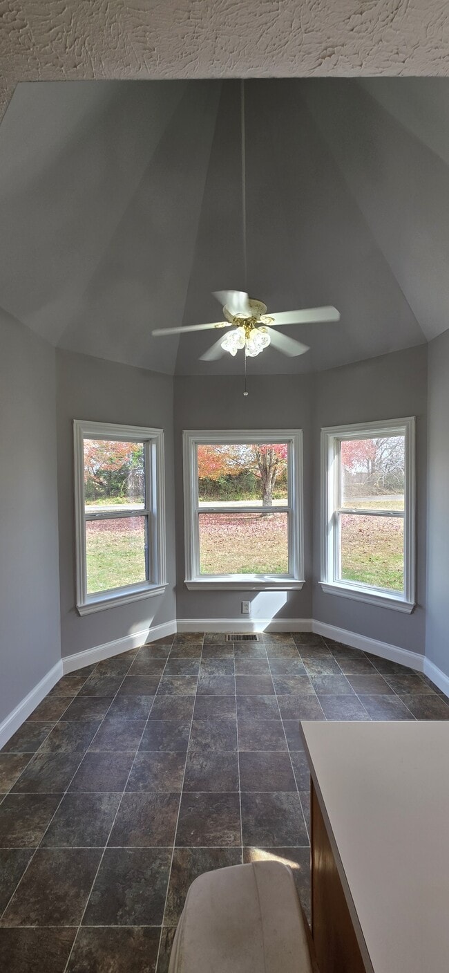 Building Photo - 789 Old Prospect Rd