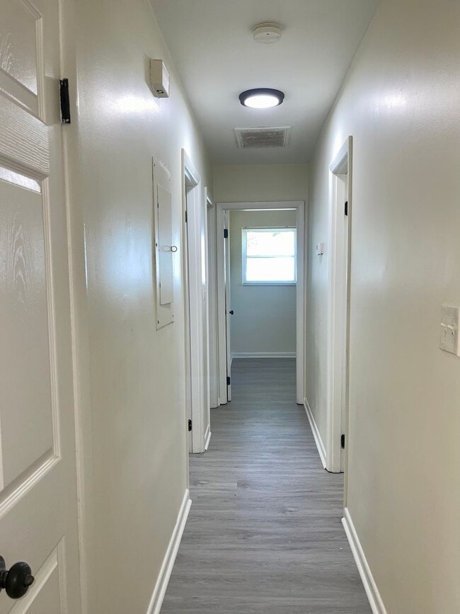 Building Photo - Remodeled 4 Bed/2 Bath Ranch Home!