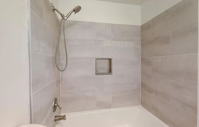 Building Photo - Newly Remodeled Home with Spacious Driveway!