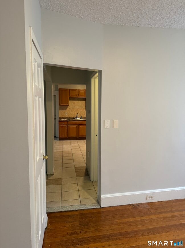 Building Photo - 192 Russ St