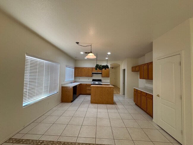 Building Photo - 3 BEDROOM IN SAN TAN RANCH IN GILBERT