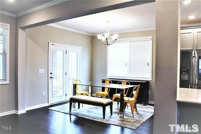 Building Photo - 5 Bedroom and a Bonus Room Single Family i...