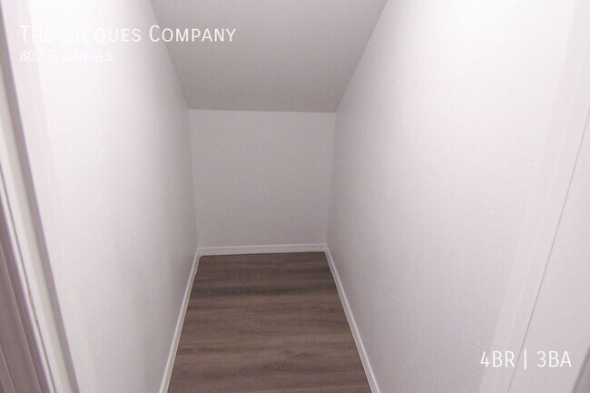 Building Photo - 802 E. Daniels-