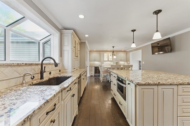 Building Photo - 121 Indian Meadow Dr