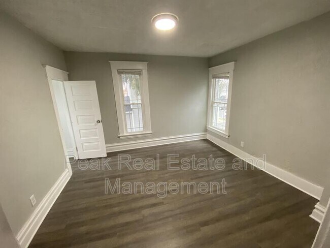 Building Photo - 1154 Prospect Ave SE