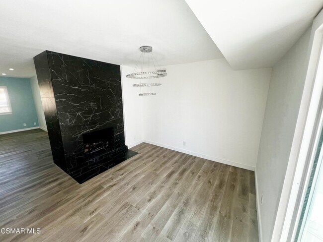Building Photo - 1376 E Avenida De Los Arboles