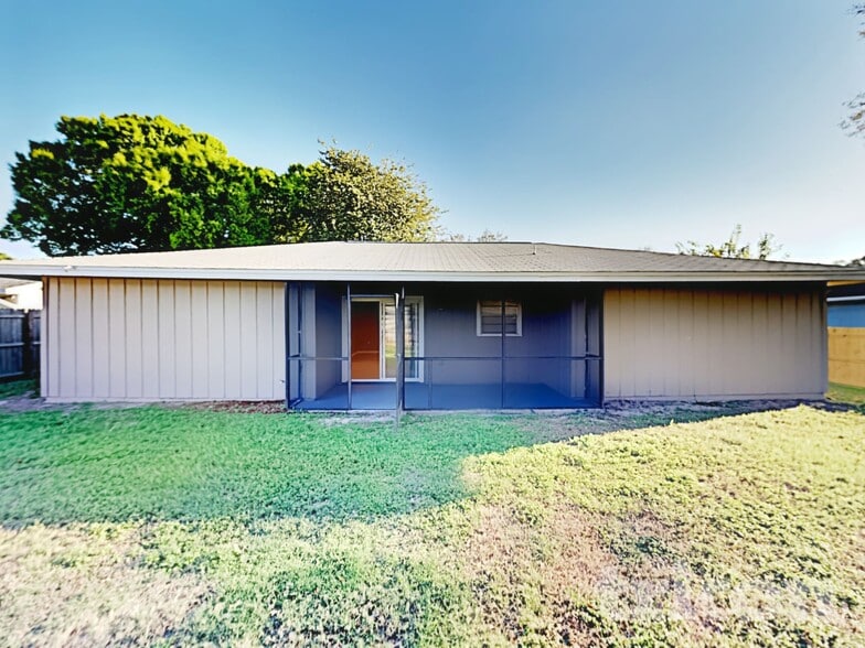 Building Photo - 4128 Sunny Land Dr