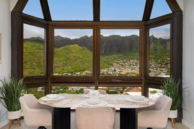 Building Photo - 531 Hahaione St