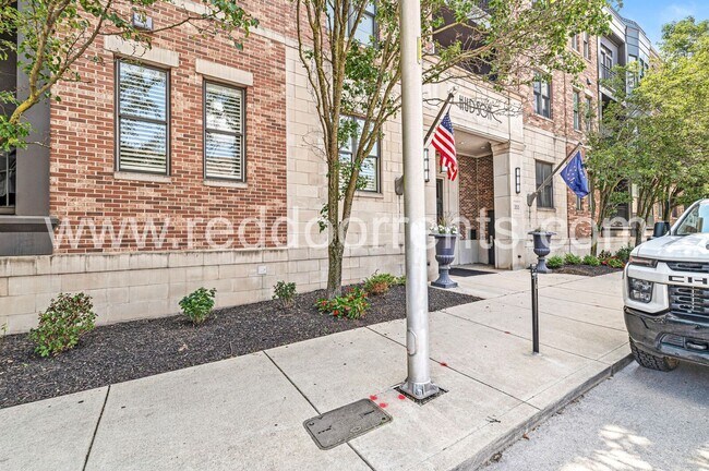 Building Photo - Coming Soon! – 1 Bed | 1.5 Bath Home in th...