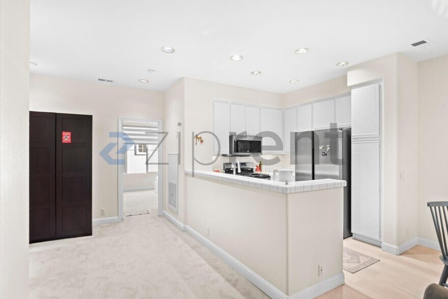 Building Photo - Unit 219