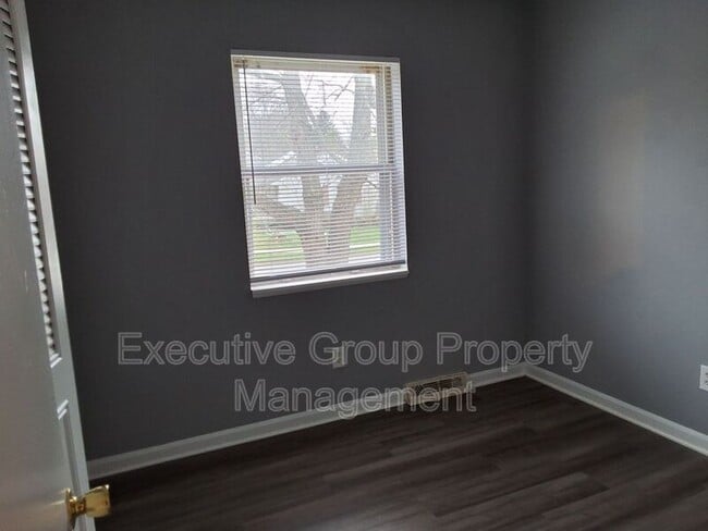 Building Photo - 801 Monin Rd