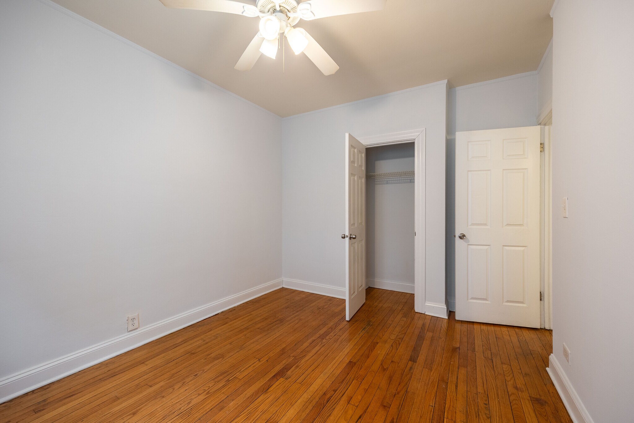Building Photo - 7350 N Damen Ave
