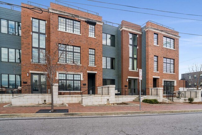 Building Photo - 614 Madison St