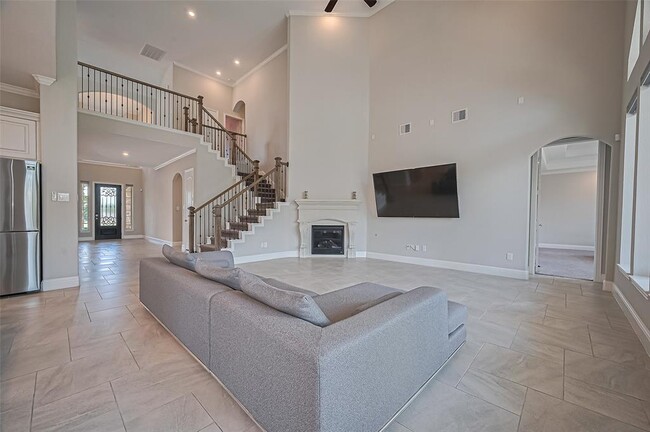 Building Photo - 16818 Calcots Dr