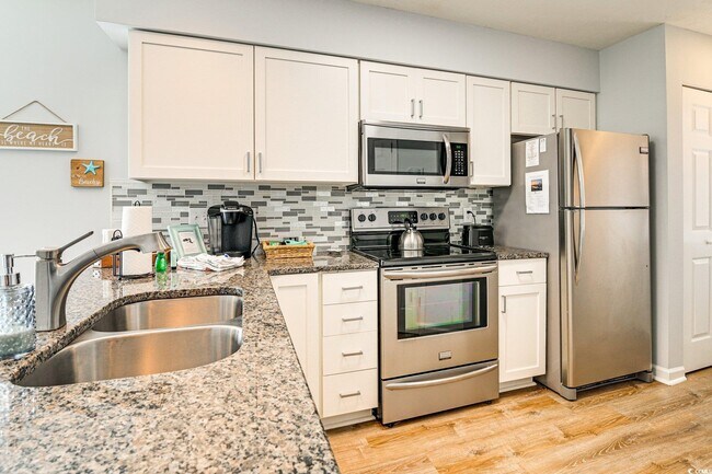 Building Photo - 619 Waterway Village Blvd