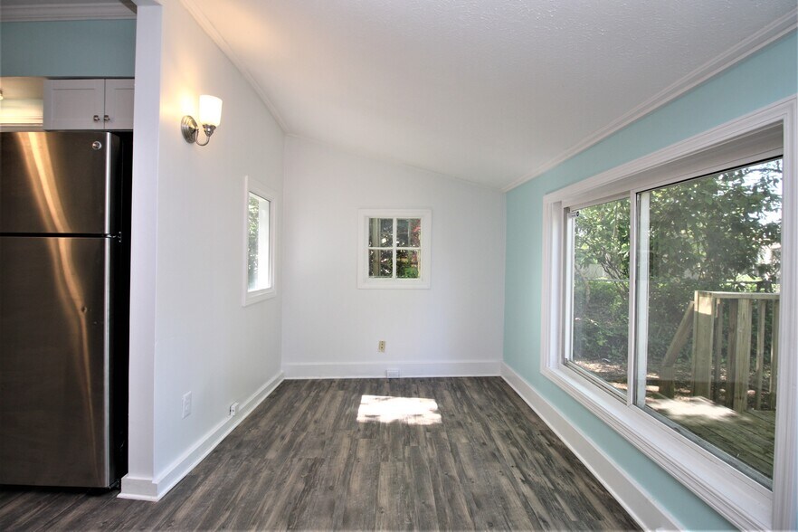 Building Photo - 4634 Southcrest Dr