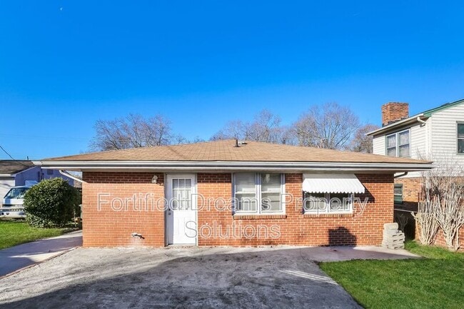 Building Photo - 1737 Willow Rd