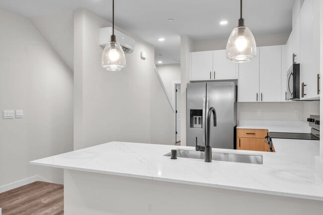 Building Photo - Brand New Townhomes - North Lynnwood!