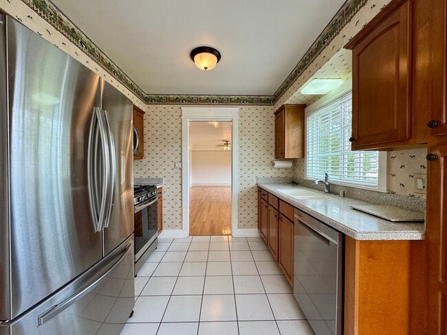 Building Photo - 8829 Greenview Pl