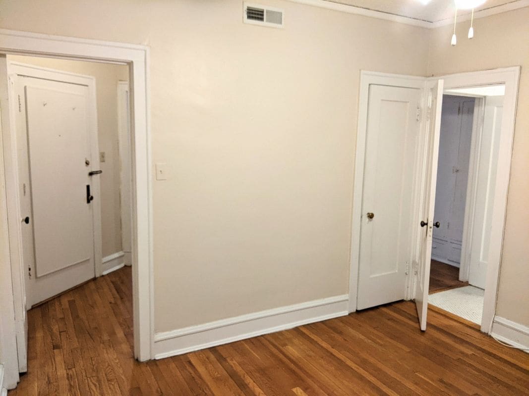 Building Photo - 925 Forest Ave