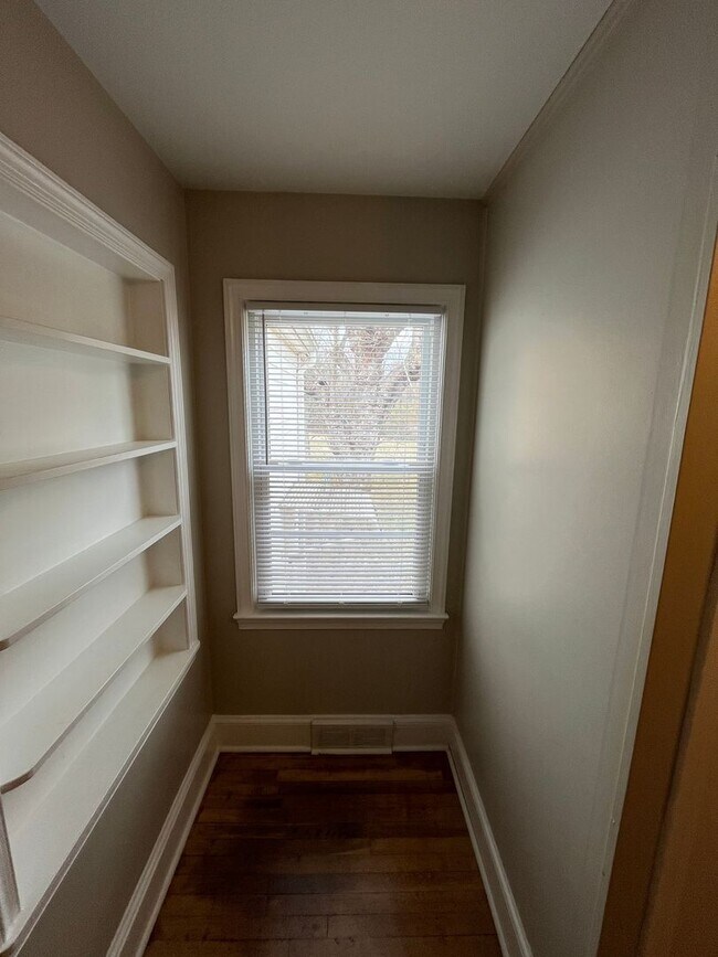 Building Photo - Charming 3-Bedroom 2-Bath with Beautiful Hardwood Floors