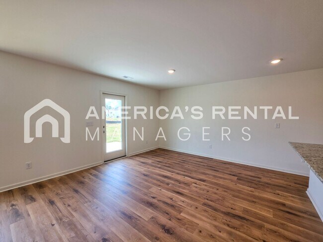 Building Photo - 556 Saddlewood Bnd