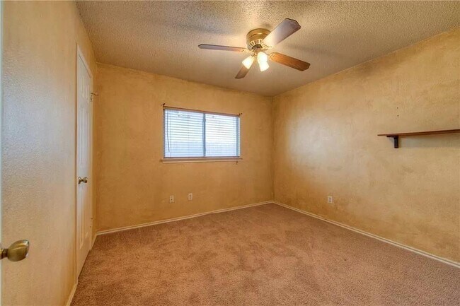Building Photo - 2513 Glen Field Dr