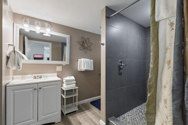 Building Photo - 1308 Fredrick Ln