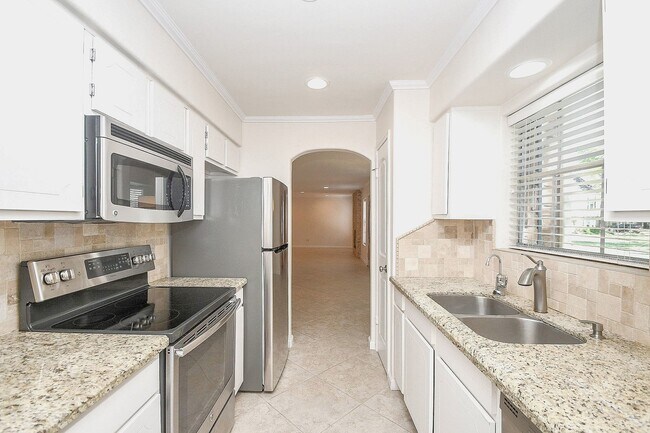 Building Photo - 13240 Trail Hollow Dr