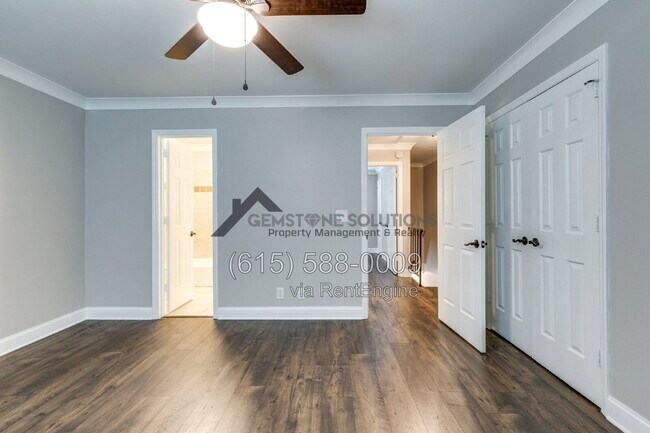 Building Photo - 717 Fox Ridge Dr