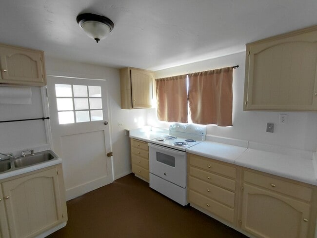 Building Photo - Cozy 2 Bed / 1 Bath Home with Open Space & Privacy – Ocotillo, CA