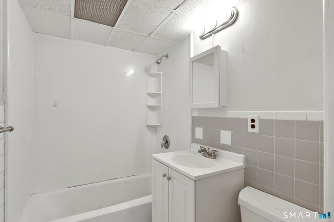 Building Photo - 78 Dora St