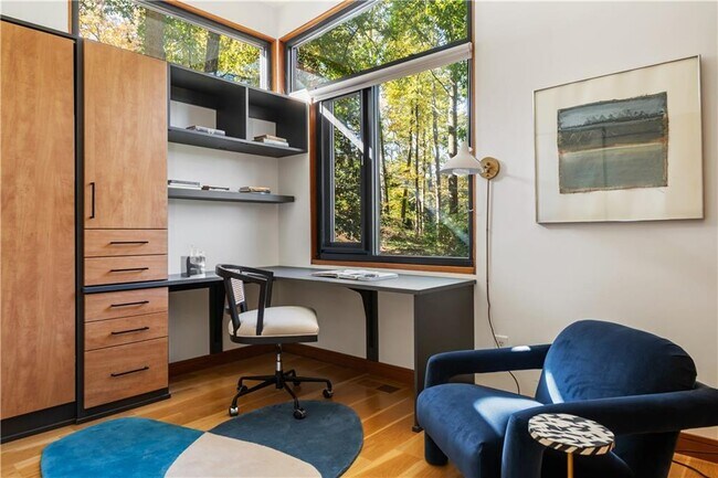 Building Photo - 515 Claire Dr NE