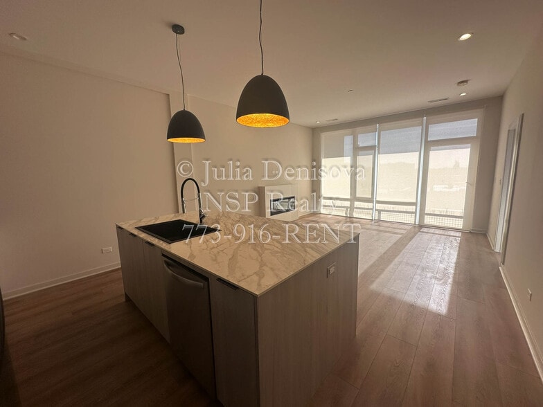 Building Photo - 3207 N Narragansett Ave