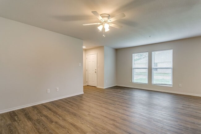 Building Photo - ASK ABOUT OUR MOVE IN SPECIAL