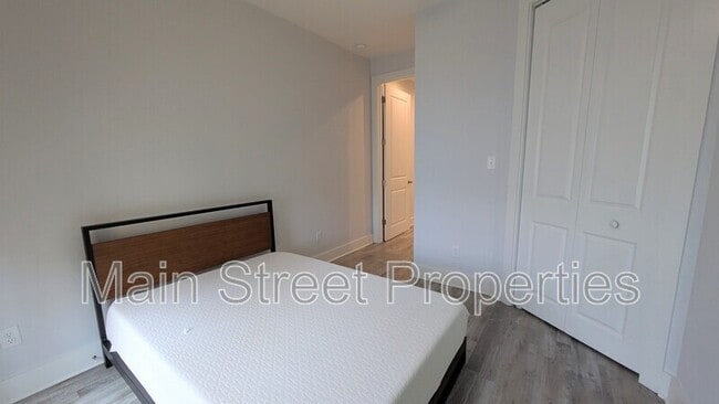 Building Photo - 379 S Clubbs St