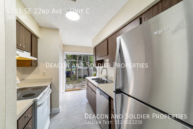 Building Photo - 4201 SE 22nd Ave