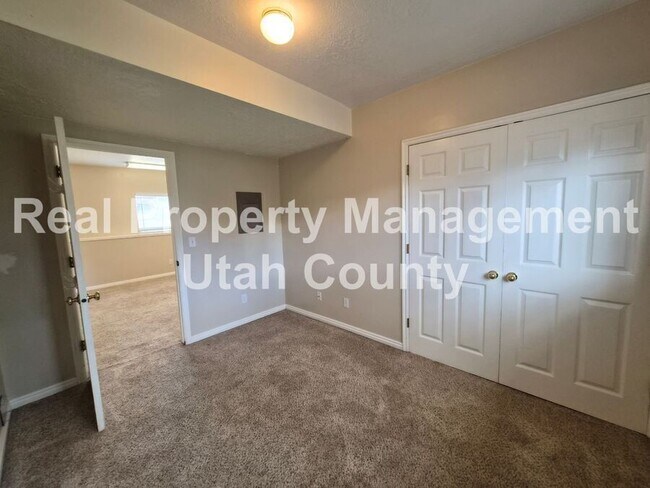 Building Photo - 510 E 300 S