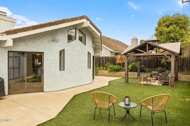 Building Photo - 2226 Sanderling St