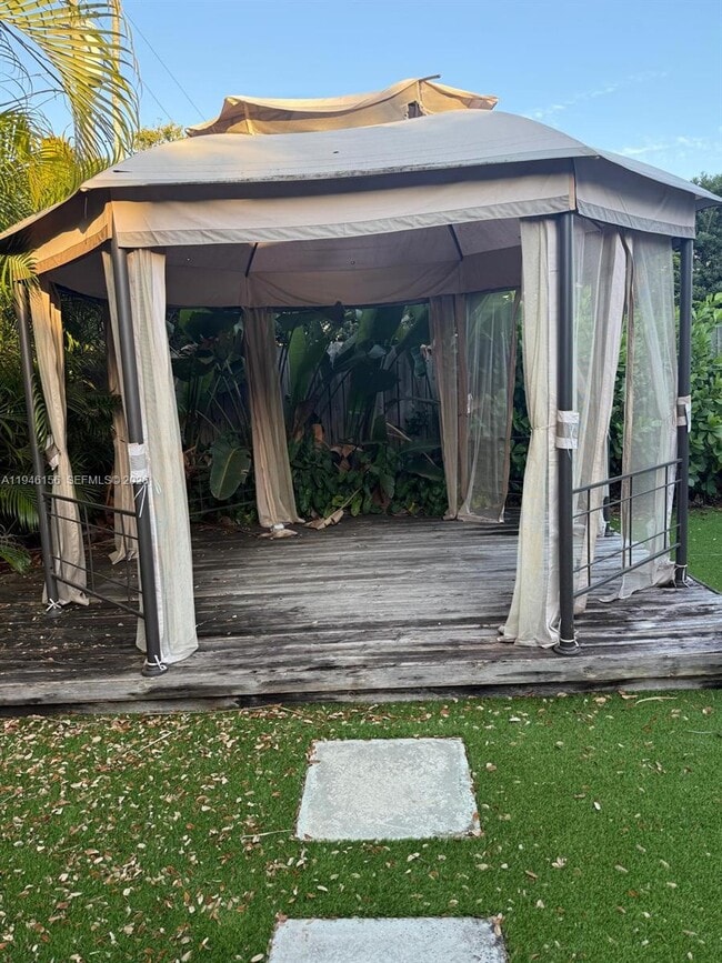 Building Photo - 21 NE 48th St