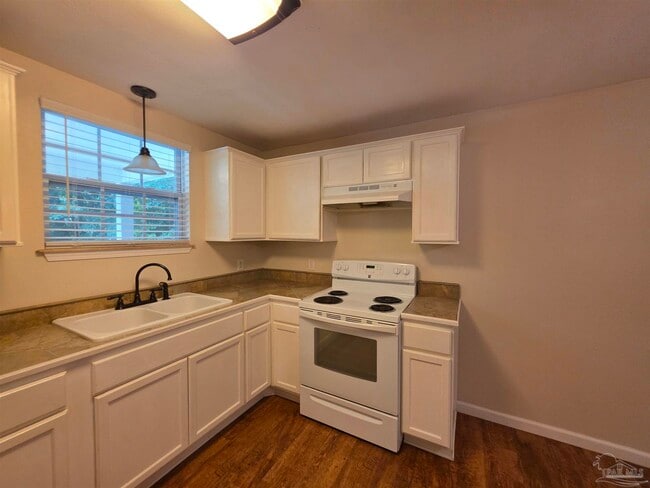 Building Photo - 5142 Regalo Dr
