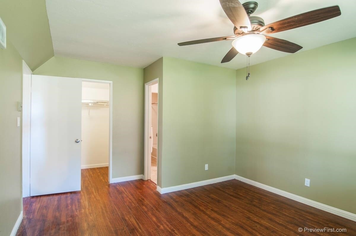 Building Photo - 7425 Charmant Dr