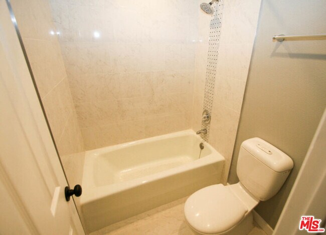 Building Photo - 1418 26th St