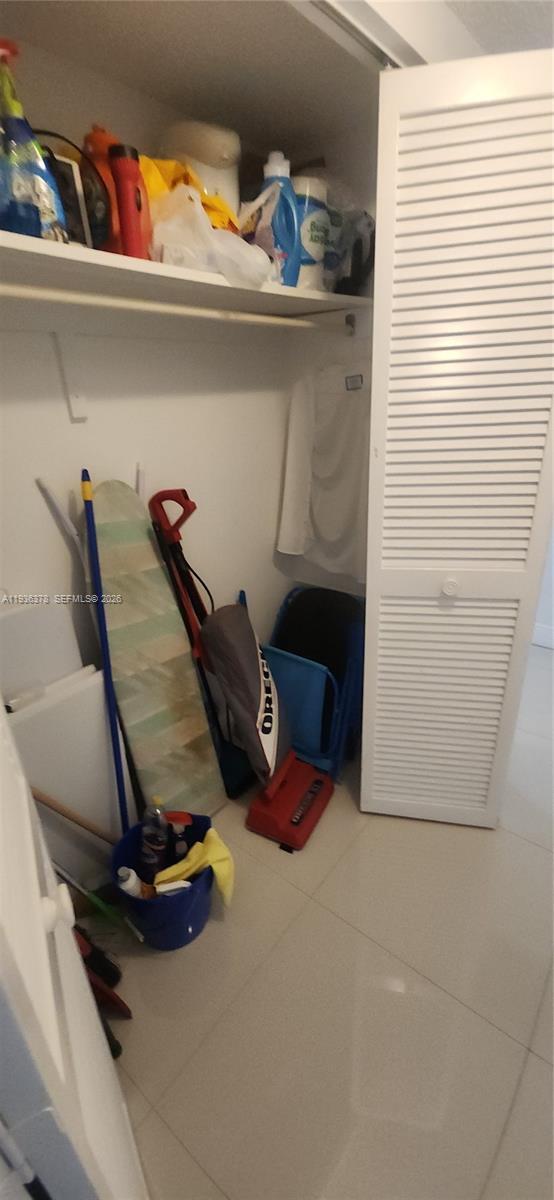 Building Photo - 1985 S Ocean Dr