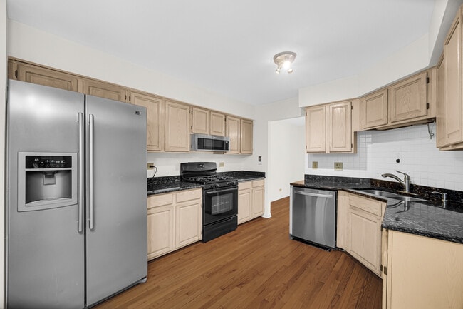 Building Photo - 125 Stevens Dr